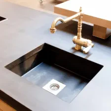 Onderbouw spoelbak van natuursteen