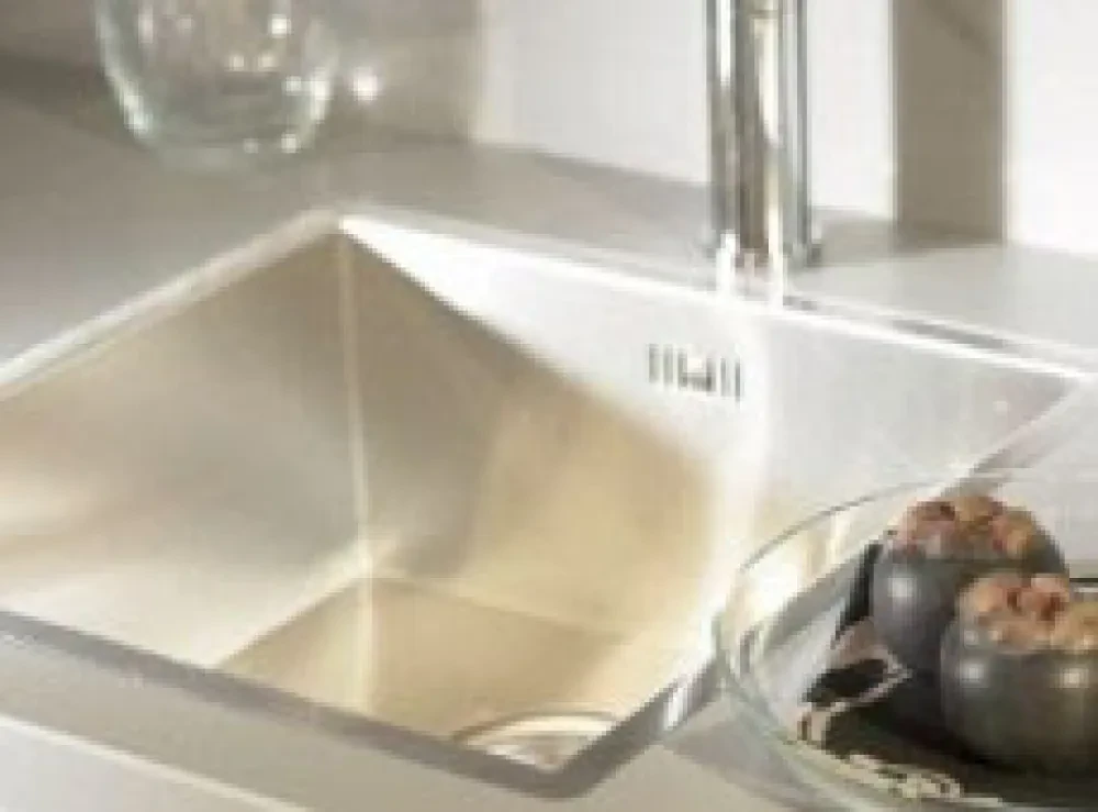  Onderbouw keramische spoelbak in keramisch werkblad (Bron: Kemie) 